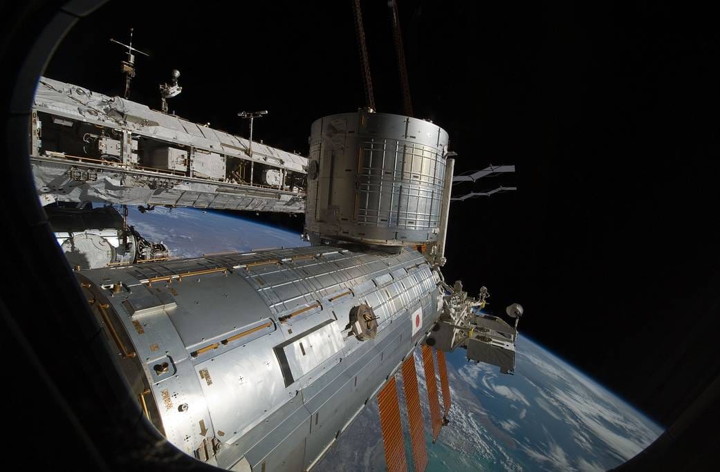 日本國際空間站「希望號」扣留緬甸第一顆衛星與相關資訊，以防止遭到政變的軍方濫用。 圖：翻攝自NASA