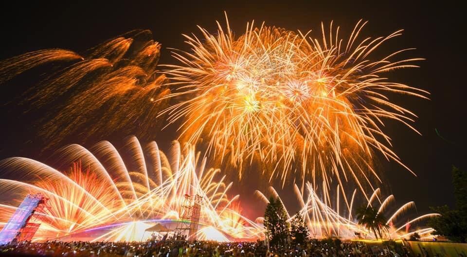 2021澎湖國際海上花火節將於4月22日至6月28日舉行。（圖為去年花火節） 圖：取自澎湖縣政府網站