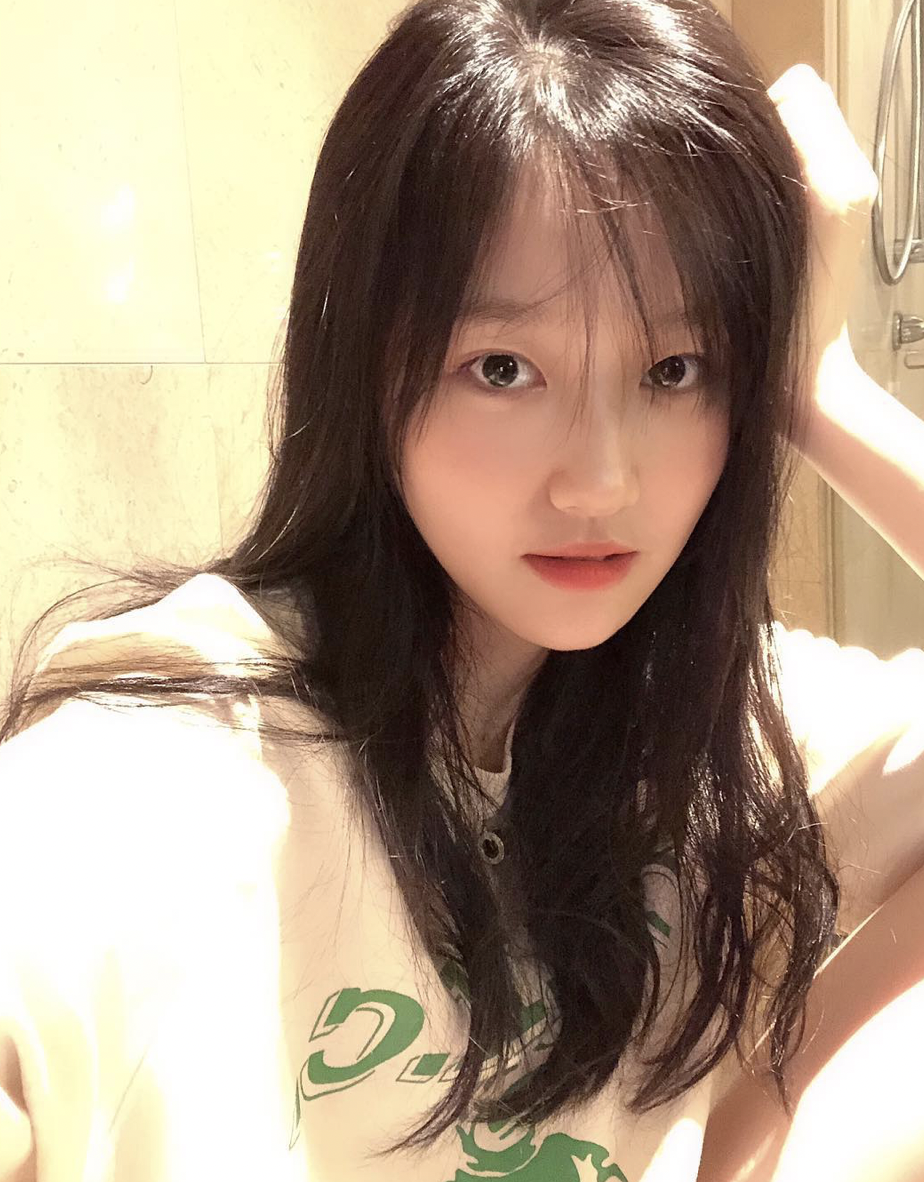淡妝與「關曉彤」相似。 圖：翻攝IG／mandylinzhen_