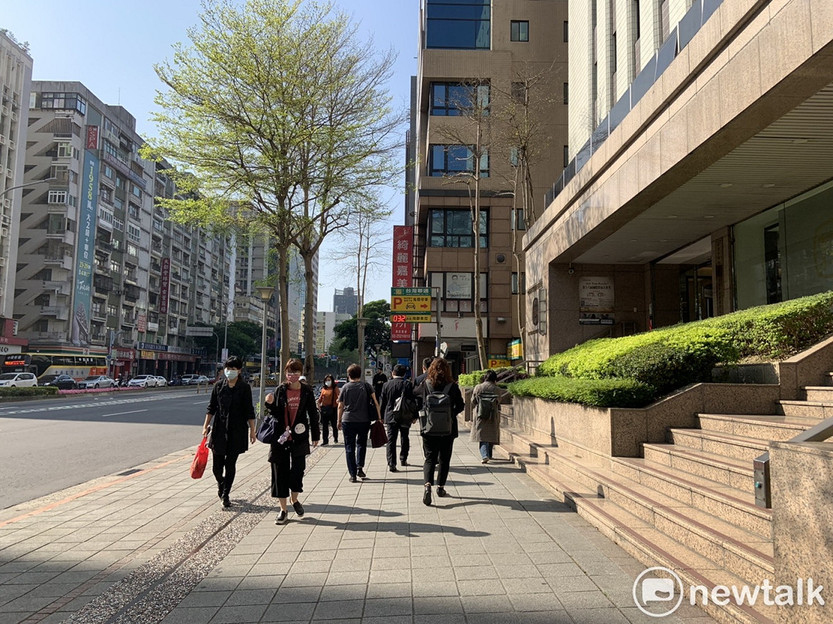 今天各地高溫普遍接近30度或以上。 圖：張家寧／攝