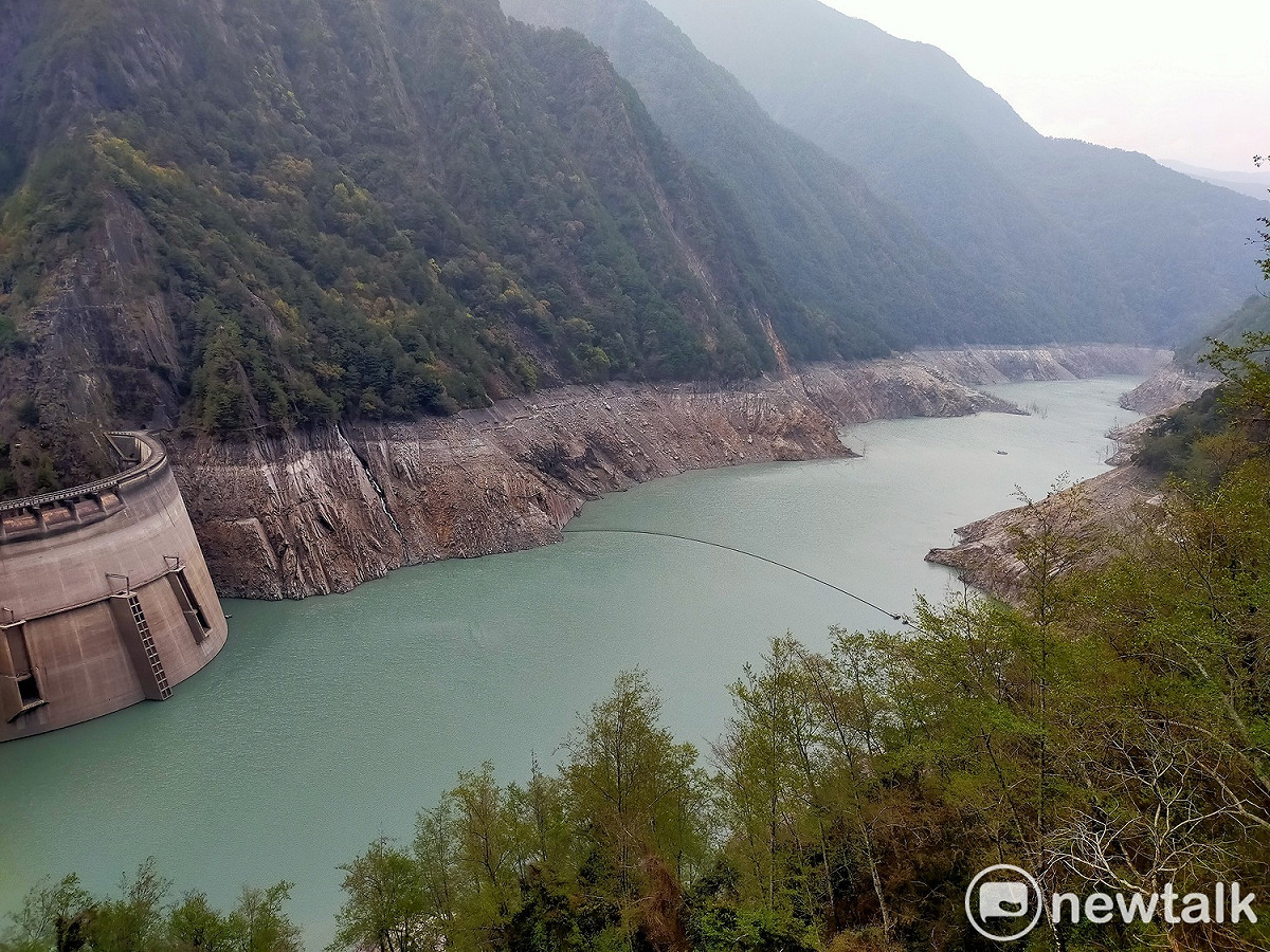 中部水情嚴峻，大甲溪上游的德基水庫有效蓄水率僅剩4.4%。 圖：唐復年/攝 (資料照)