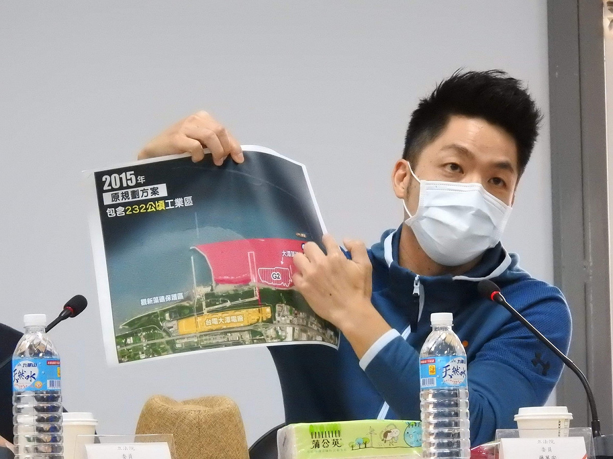 針對三接工程對藻礁的影響，立委蔣萬安痛斥經濟部報告避重就輕，各部會提出數據不一，質疑「到底誰說謊」？ 圖：翻攝自蔣萬安臉書