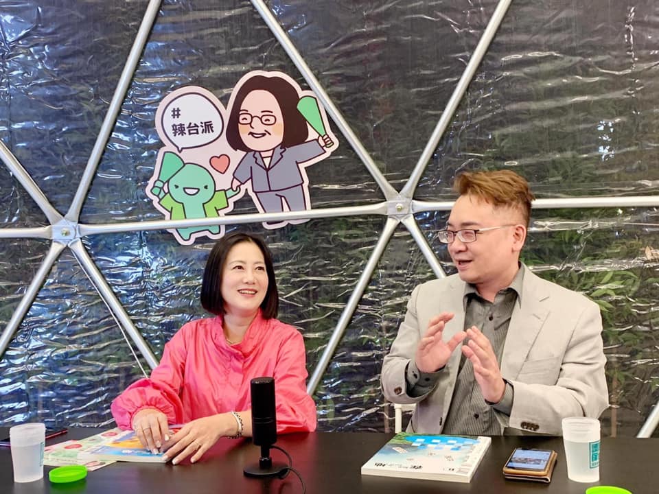 張宇韶在臉書po文指出，2019年曾與吳思瑤近距離對話。 圖：翻攝自張宇韶臉書