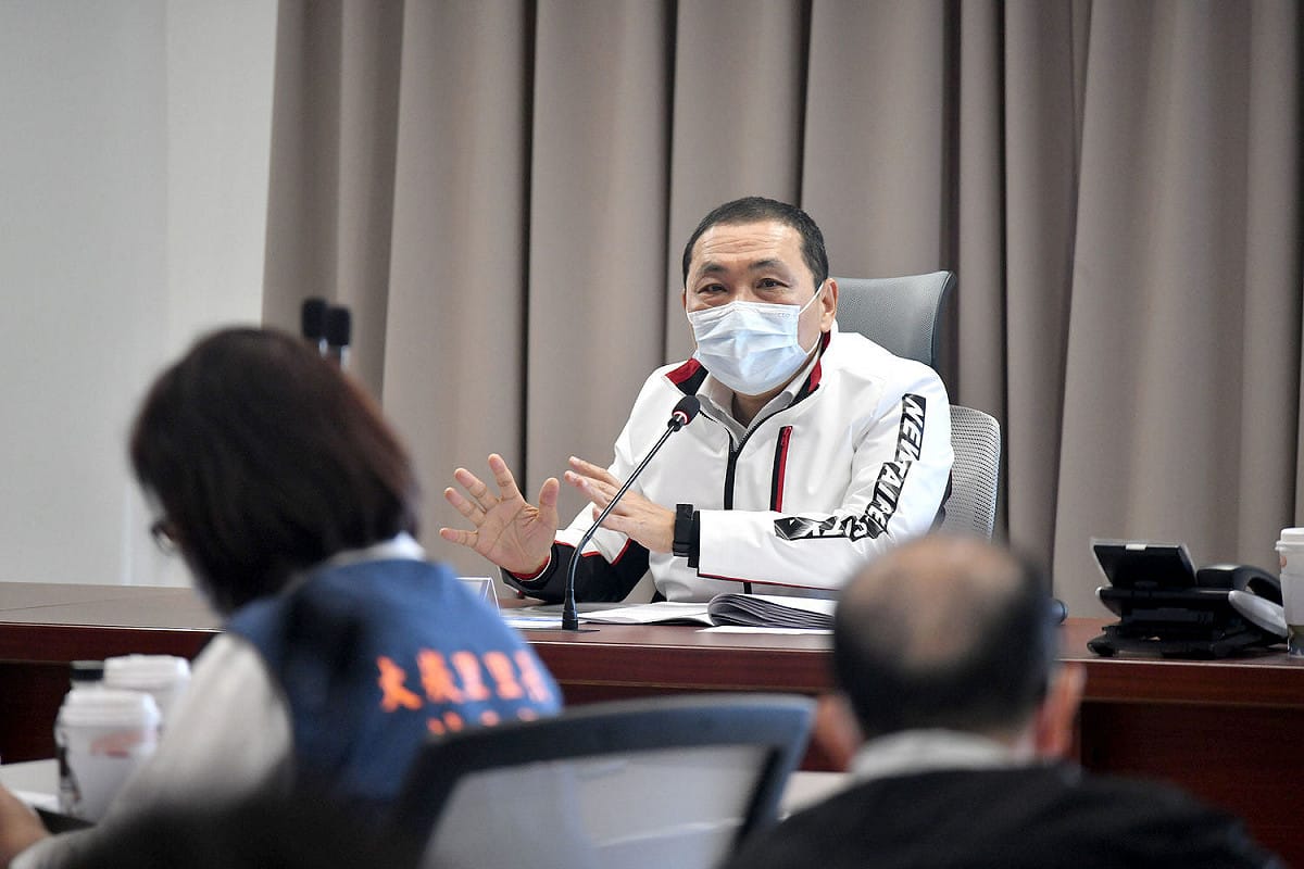 新北市長侯友宜110年里長座談首站前往八里。 圖：新北市新聞局提供