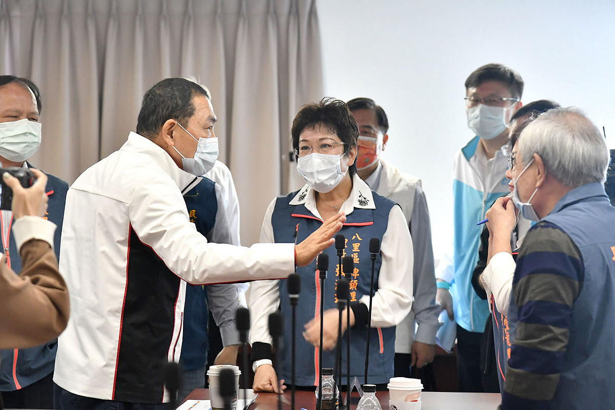 侯友宜感謝里長反映地方大小事。 圖：新北市新聞局提供