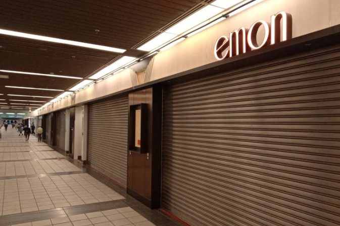 東區地下街許多店面拉下鐵門沒營業，令游淑慧相當震驚。 圖：翻攝游淑慧臉書
