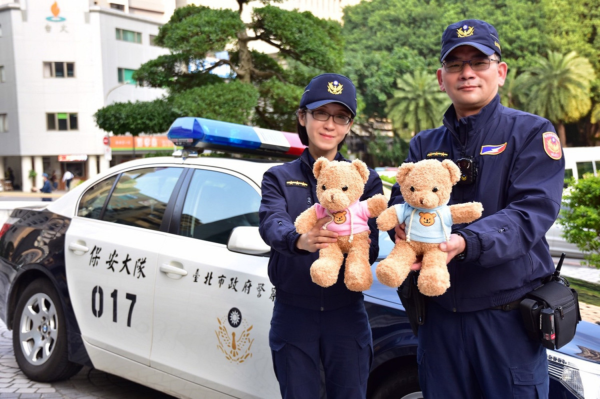 執勤熊麻吉今（17）天在台北市政府警察局溫馨現身！ 圖：台北市警局提供