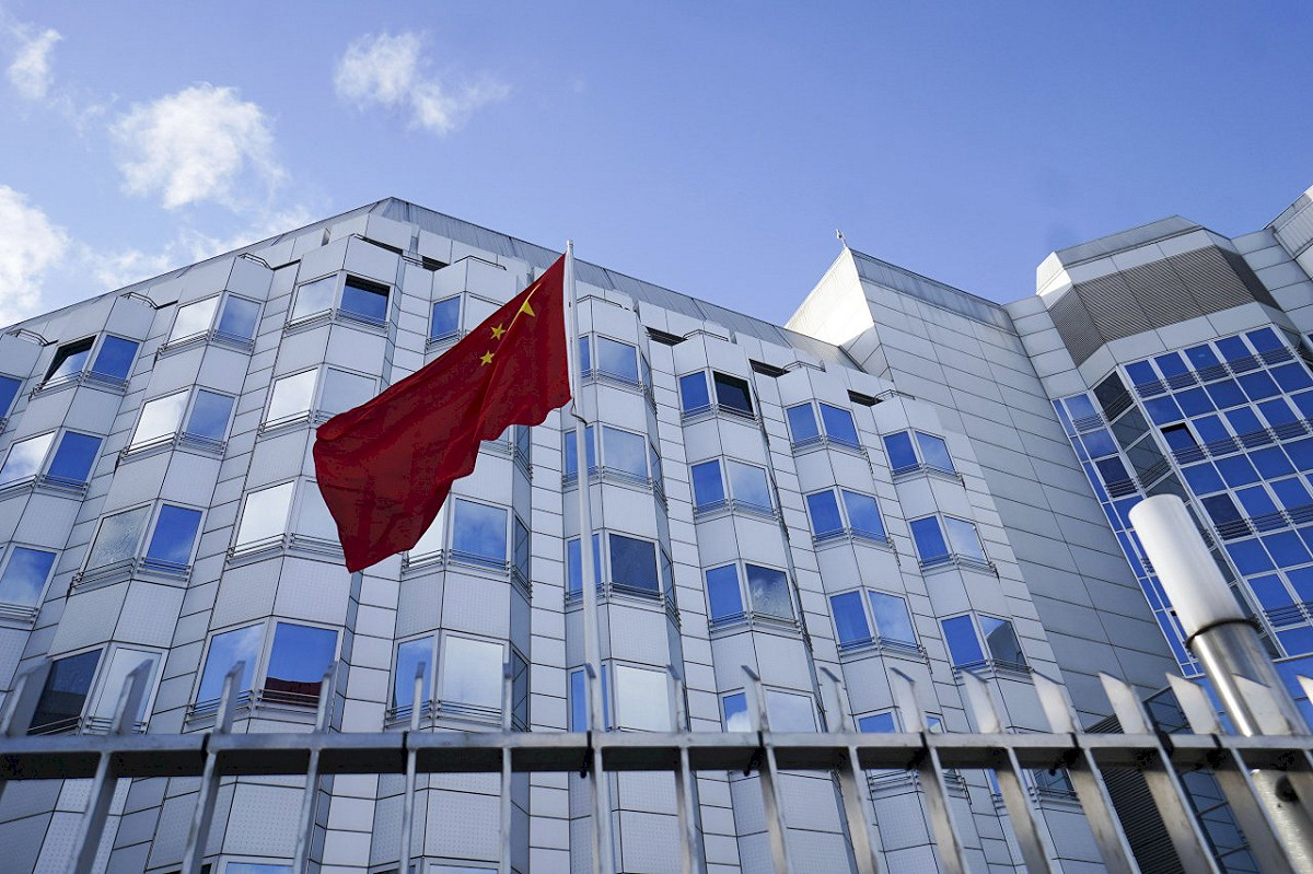 一名中國公民疑因不滿北京對待少數民族的方式，上週10日朝中國駐柏林大使館投擲汽油彈  圖 : 達志影像/ 美聯社