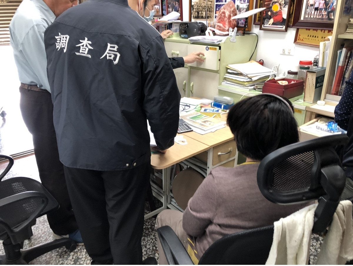 何明德女兒涉嫌侵佔善款4億元，遭檢調搜索。 圖：嘉義地檢署/提供