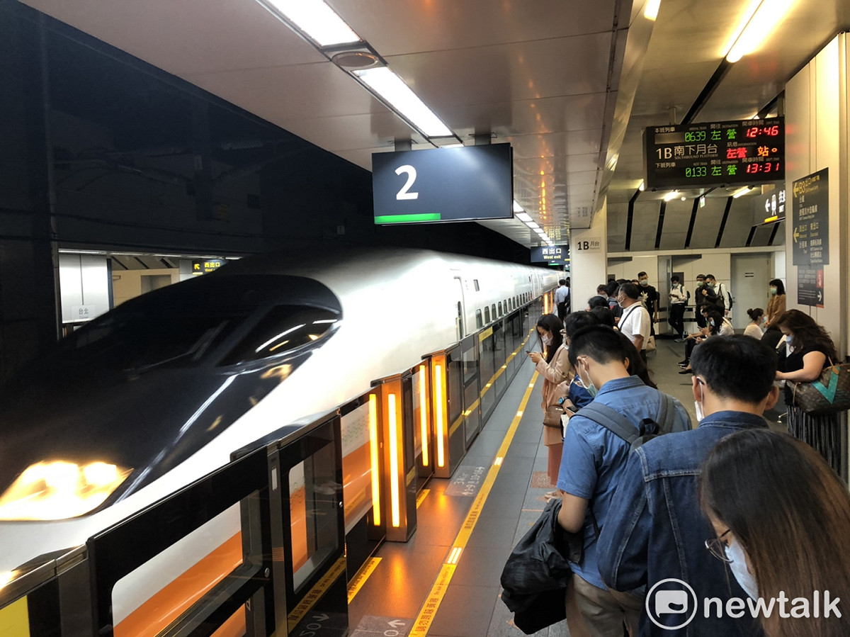台灣高鐵今晚19：10加開自左營站北上各站停靠之全車自由座列車。 圖：汪靖軒／攝