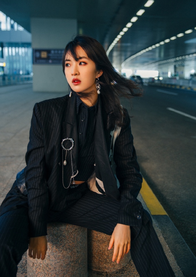 華為創辦人任正非的小女兒姚安娜宣布出道後是非不斷。 圖：翻攝自微博