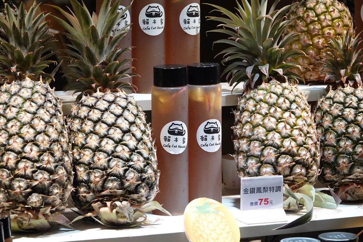 遠百示範鳳梨飲品。 圖：新北市農業局提供