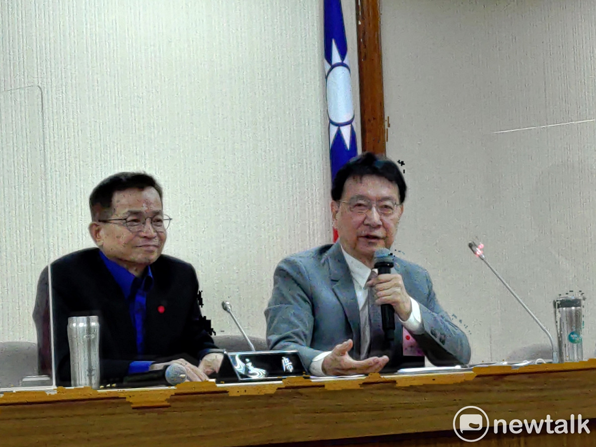 中廣董事長趙少康與國民黨立委賴士葆召開記者會。 圖：黃建豪/攝