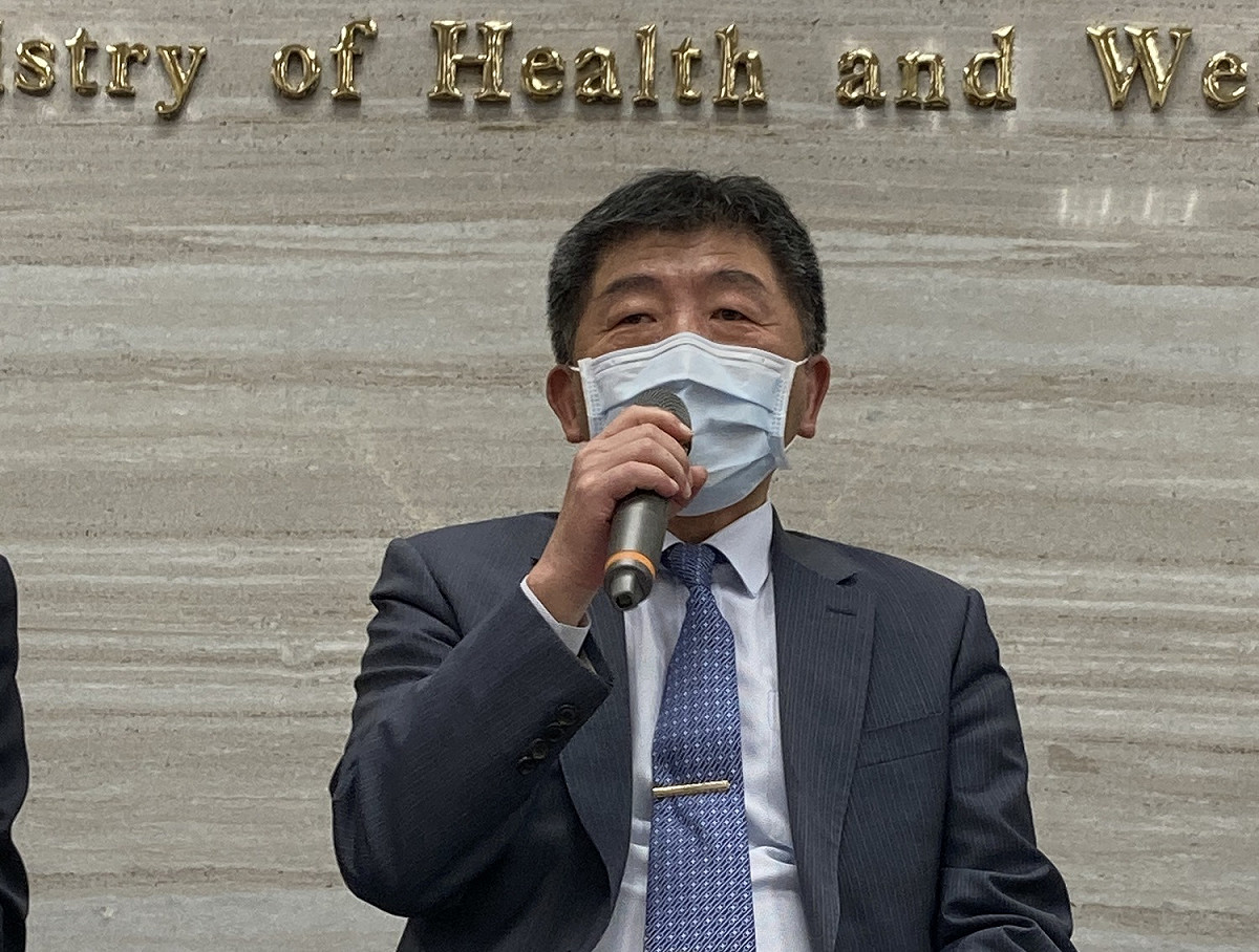 衛福部長陳時中透露，自己已經參加了國產疫苗的臨床試驗，對於該施打AZ疫苗還是國產疫苗感到相當為難。 圖：翻攝自國衛院