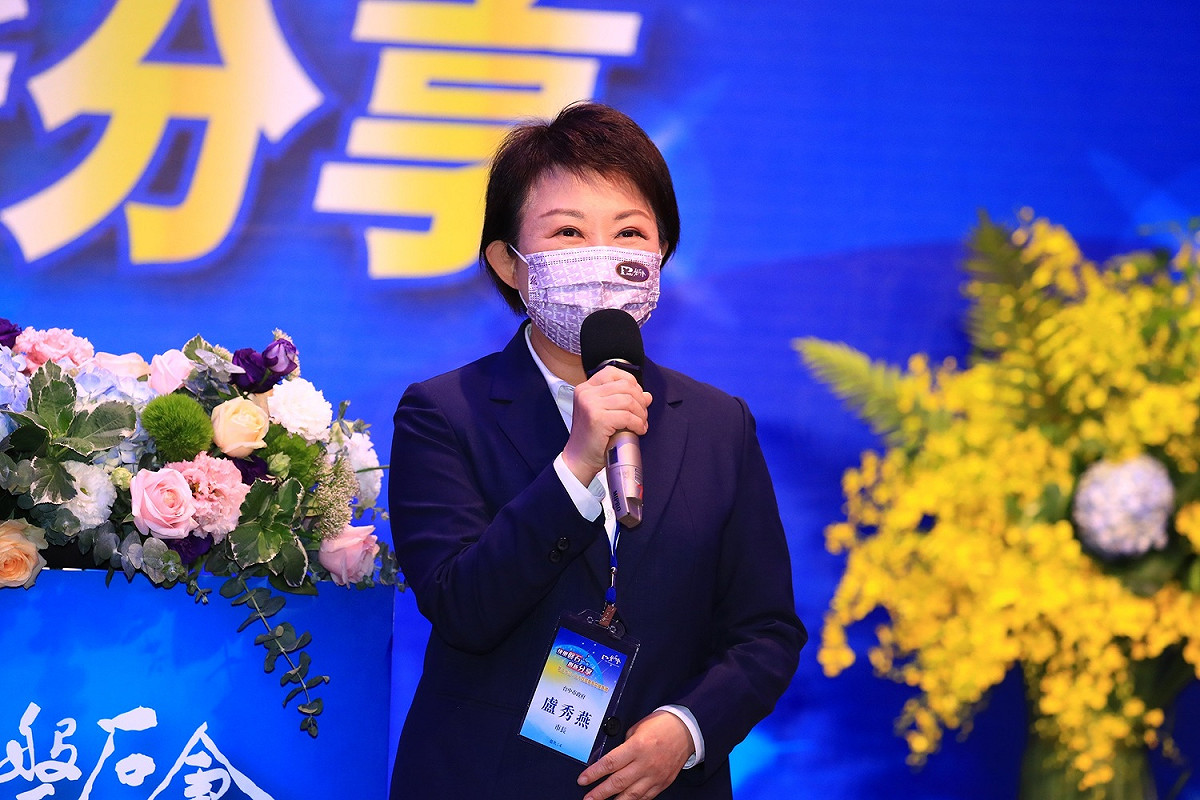 台中市長盧秀燕向蔡英文總統建議，中火一旦增加一部燃氣機組，請務必拆除兩部燃煤機組。 台中市政府/提供