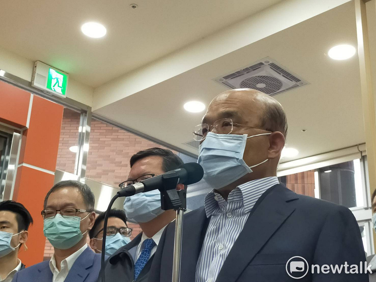 蘇貞昌表示，待疫苗採購完成後，政府會公布相關文件，但在此之前須遵守保密協定，不要因為違反規範導致買不到疫苗，因小失大。 圖：林昀真／攝