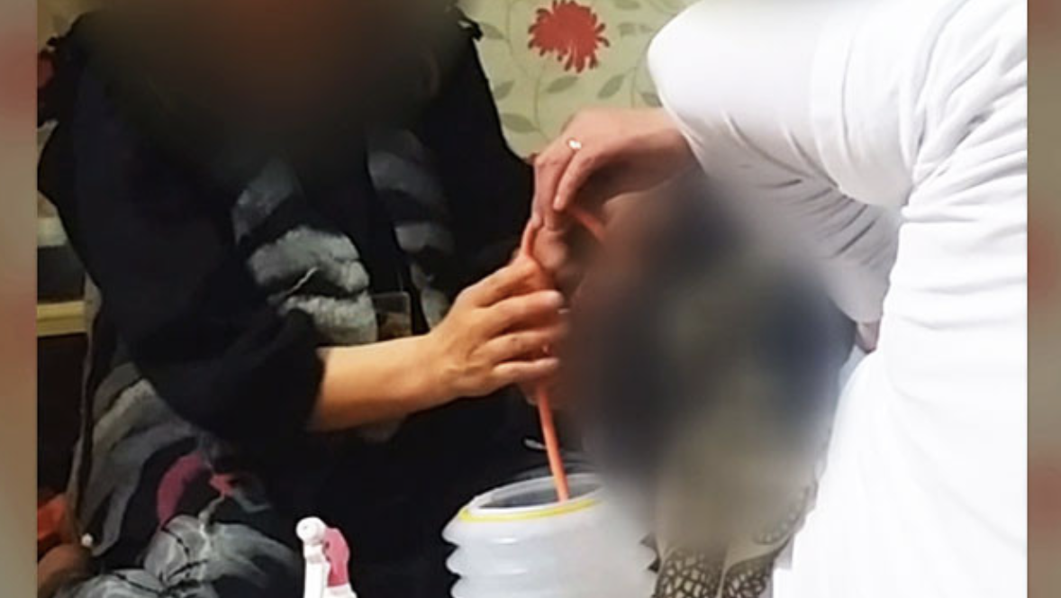 韓國自然療法「鹽水灌腸」，造成許多人癌症延誤自療過世。 圖：翻攝自韓國社群平台