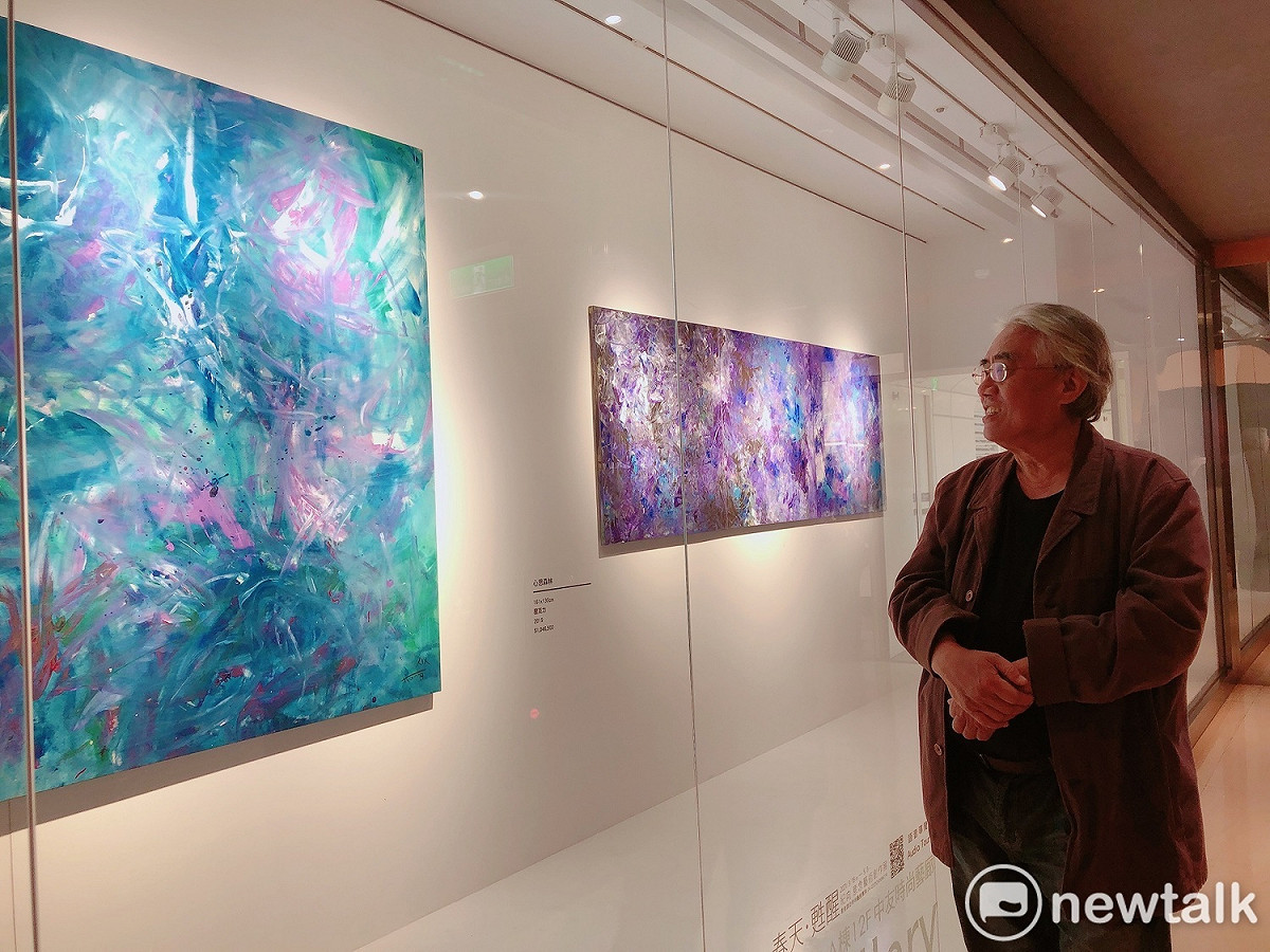 中友時尚藝廊即日起展出國內抽象畫大師-紀向的「意念藝術創作展」。 唐復年/攝