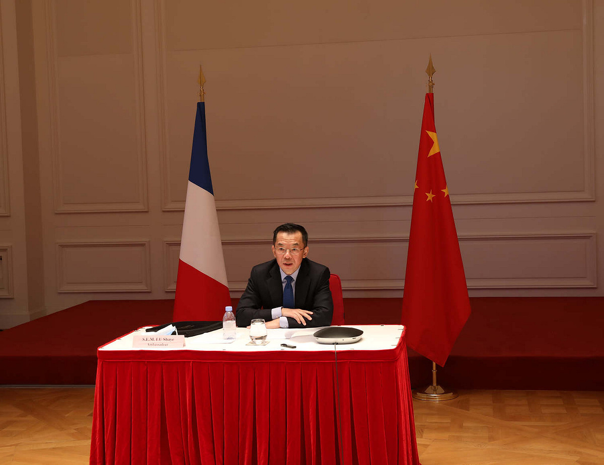 中國駐法大使盧沙野槓上法國學者，態度強硬，還放話中國外交忍氣吞聲的時代已經一去不復返。 圖：翻攝自中國駐法使館臉書