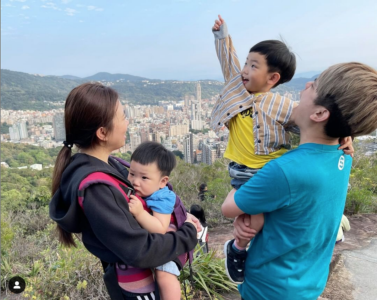 蔡阿嘎一家四口家庭生活幸福美滿。 圖：翻攝自蔡阿嘎IG
