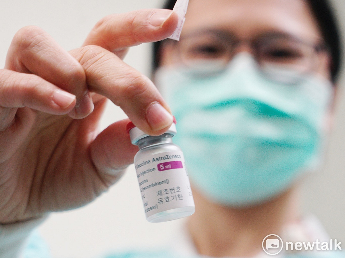 亞洲傳染病專家審查79項真實世界數據顯示，AZ與mRNA疫苗在施打兩劑後，預防住院及死亡具有相同的保護力。（示意圖） 圖：張良一/攝（資料照）