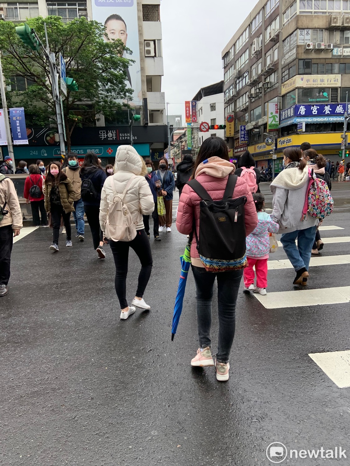 氣象專家吳德榮表示，明晚至周三上半天高山水氣增加，配合冷氣團低溫條件，3000公尺以上高山有機會降雪。 圖：張家寧／攝