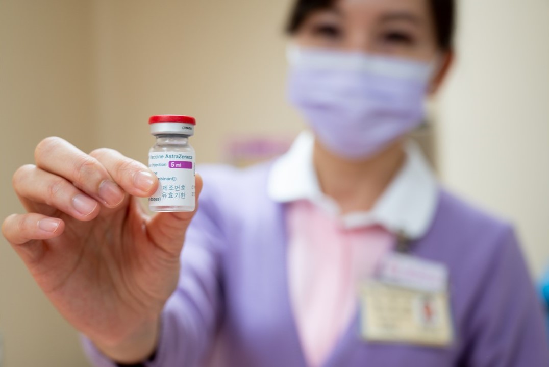 本次蘇貞昌、陳時中施打為10劑（5mL）／瓶型的AZ疫苗。 圖：行政院／提供(資料照)