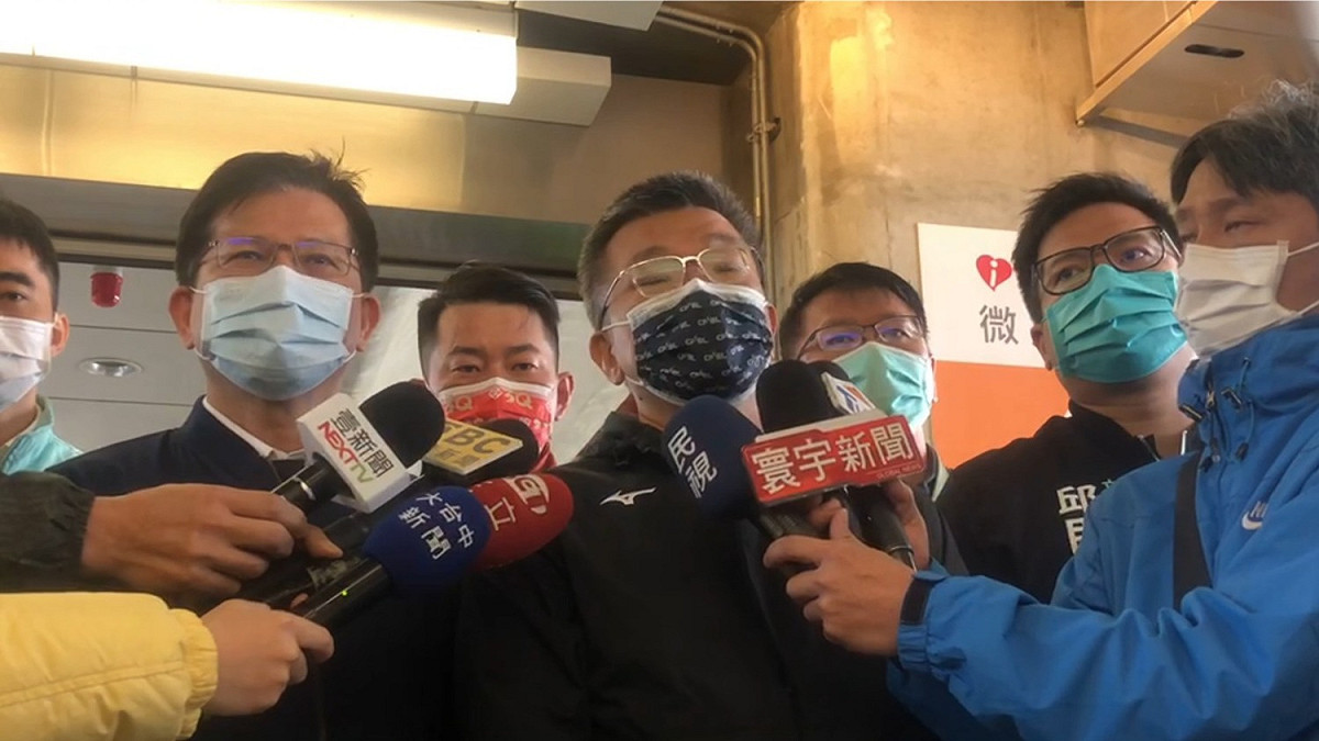 蔡其昌接受媒體訪問時表示交通委員會早已排定此次試乘考察，並非刻意與盧秀燕互相比拚。 圖：蔡其昌辦公室提供