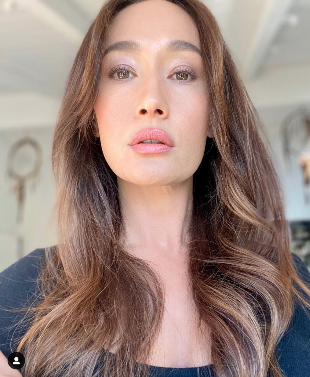 現年42歲的她，近日在IG貼出個人美照，僅帶著淡妝入鏡。 圖：翻攝自Maggie Q IG