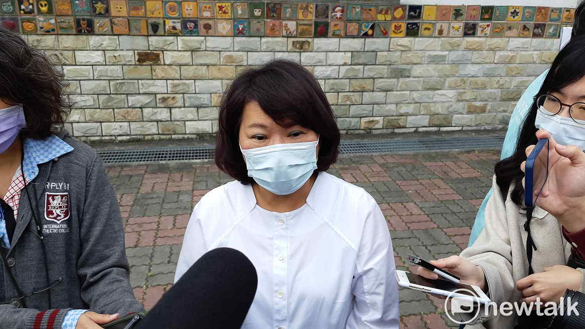 嘉義市長黃敏惠面對媒體詢問有關吳健榮案時表示，會深刻檢討。 圖：蔡坤龍/攝