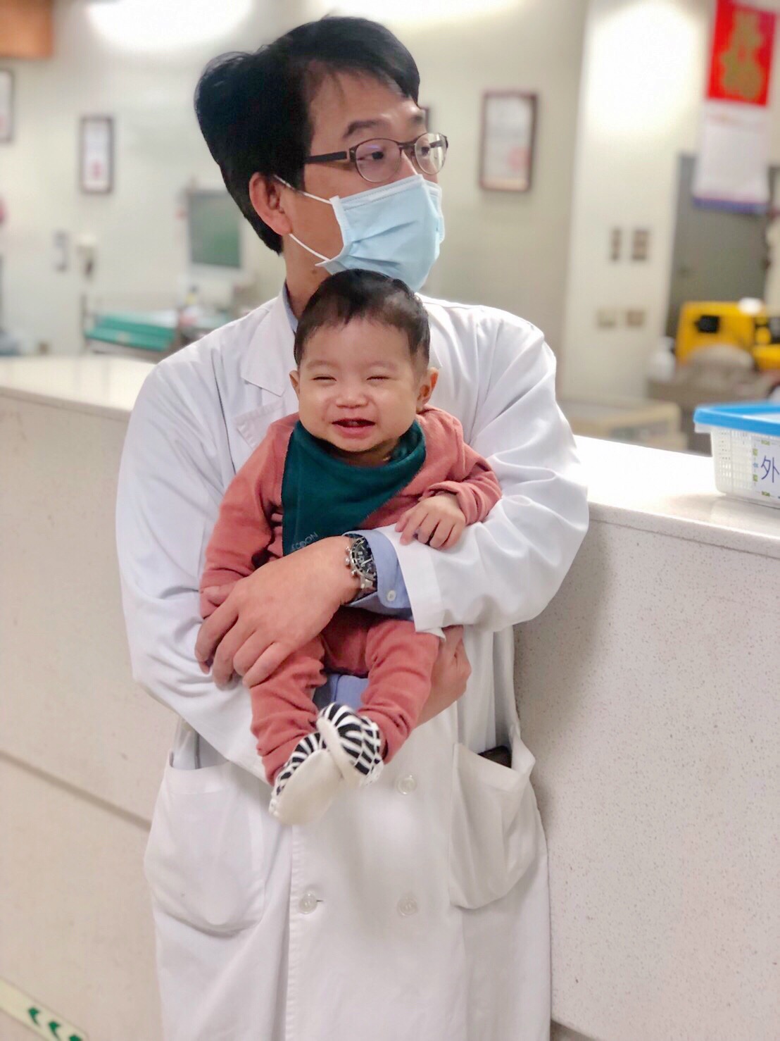 劉君恕主任與陳小弟合影 圖：台北榮總/提供