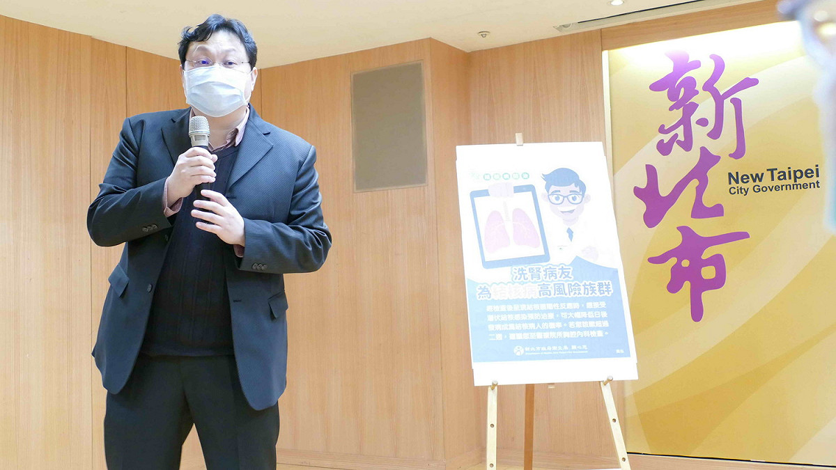 新北市新仁醫院院長莊文嘉鼓勵洗腎病人免費篩檢及早治療。 圖：新北市衛生局提供
