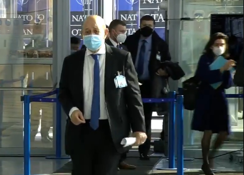 法國外交部長勒德里安（前）罕見動怒，選擇透過新聞稿公開表達對中國大使的不滿。 圖：翻攝自勒德里安推特影片
