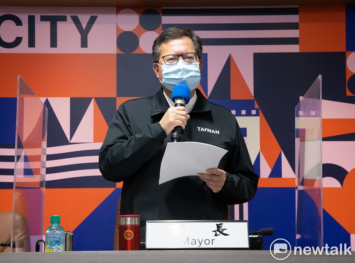 鄭文燦指示衛生局密切監控第一批接種AZ疫苗的醫護人員是否有出現副作用或其他狀況。 圖：林昀真/攝