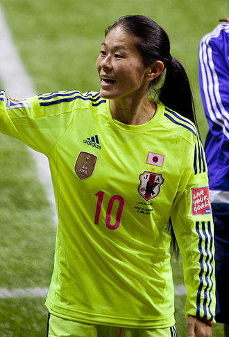 前日本國家女子足球隊主將澤穗希今(24)日因身體不適，退出擔任東京奧運會聖火傳遞的第一棒跑者。 圖：翻攝自維基百科