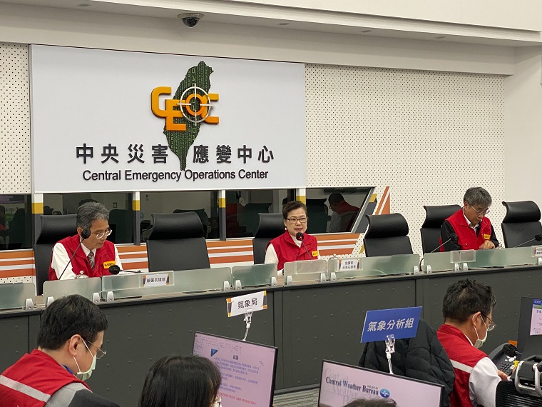 經濟部長王美花（中）今（24）日主持旱災中央災害應變中心工作會報。 圖：翻攝經濟部官網