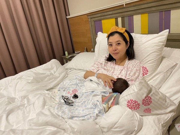 八點檔女星李亮瑾與張峰奇，前年9月宣布結婚，日前剖腹產生下3400公克的兒子，迎來愛的結晶。 圖：翻攝自李亮瑾FB