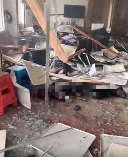 中國廣州番禺區明經村22日發生爆炸事件，現場杯盤狼藉，玻璃碎裂，許多家具遭到損毀，爆炸威力相當強勁。 圖：翻攝自微博