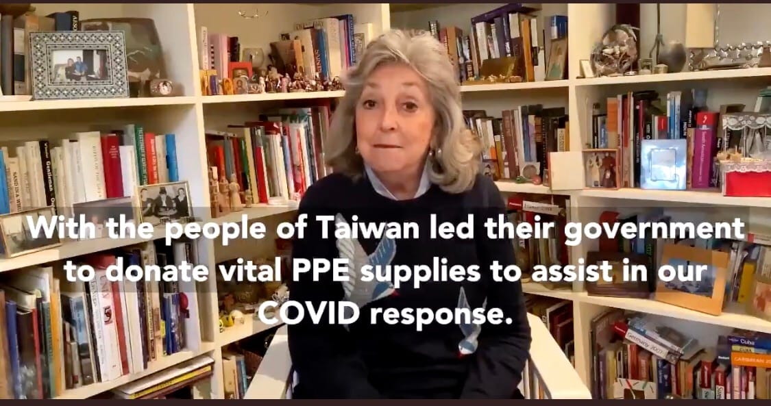 民主黨議員提特斯（Dina Titus）表示，疫情初期時，選區內華達州的疫情嚴重，有賴台灣定期贈送的口罩，才得免於缺乏個人防護設備。 圖 : 翻攝自Dina Titus推特