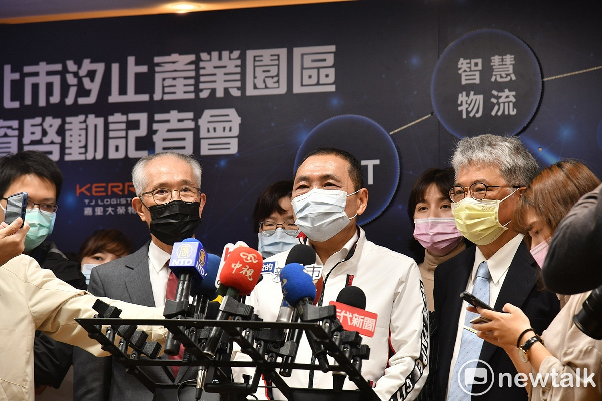 侯友宜指出，AZ疫苗整體保護力約有7成，鼓勵第一線醫護接種，提高自己的保護力也能保護他人。 圖：林昀真/攝