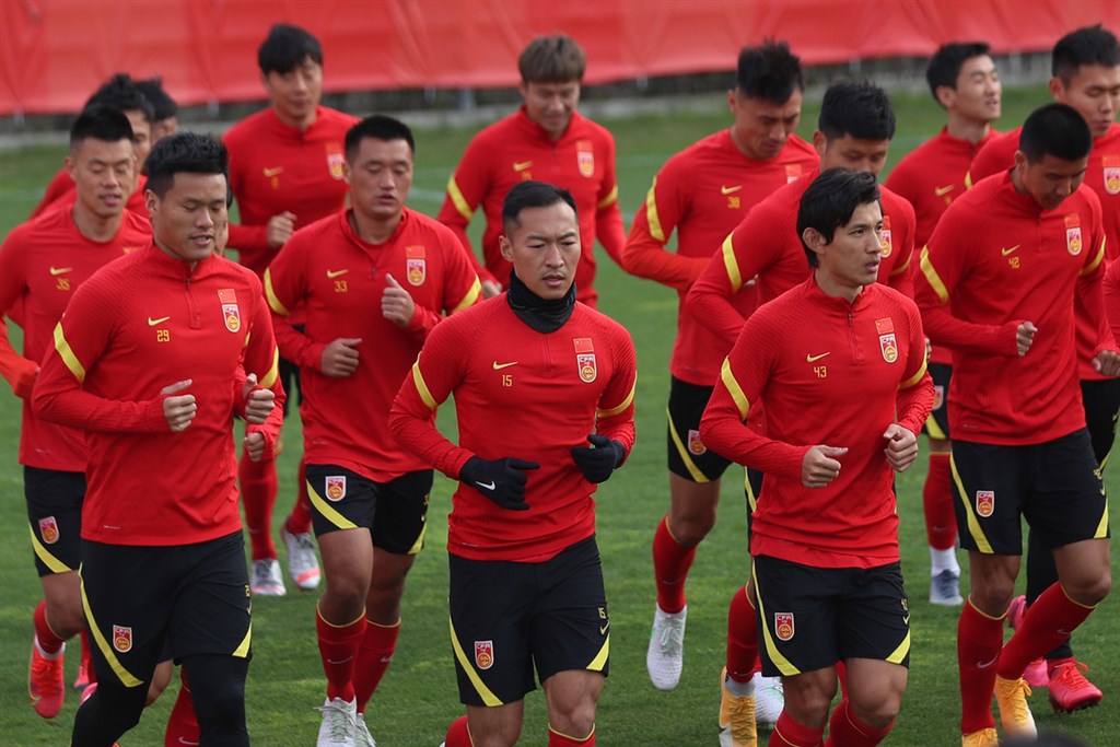 中國國家男足隊21日開訓，隊員都穿著Nike球衣。 圖：翻攝中新社
