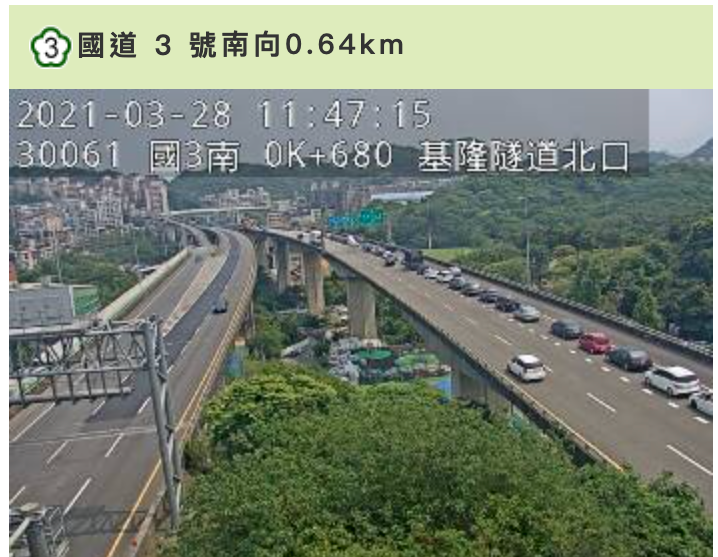 高速公路局於連假前實施國道通行費單一費率再7折的優惠措施，今天上午國道局部路段已出現部分壅塞。 圖：翻攝自高公局即時路況