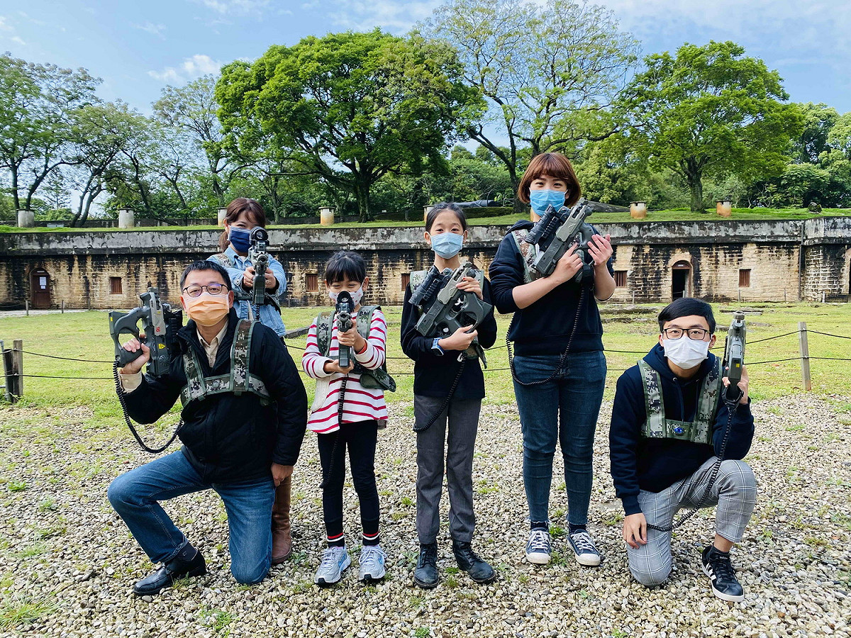 淡水古蹟博物館準備免費100份兒童節禮物，送親子到滬尾砲臺玩鐳戰。 圖：淡水古蹎博物館 / 提供