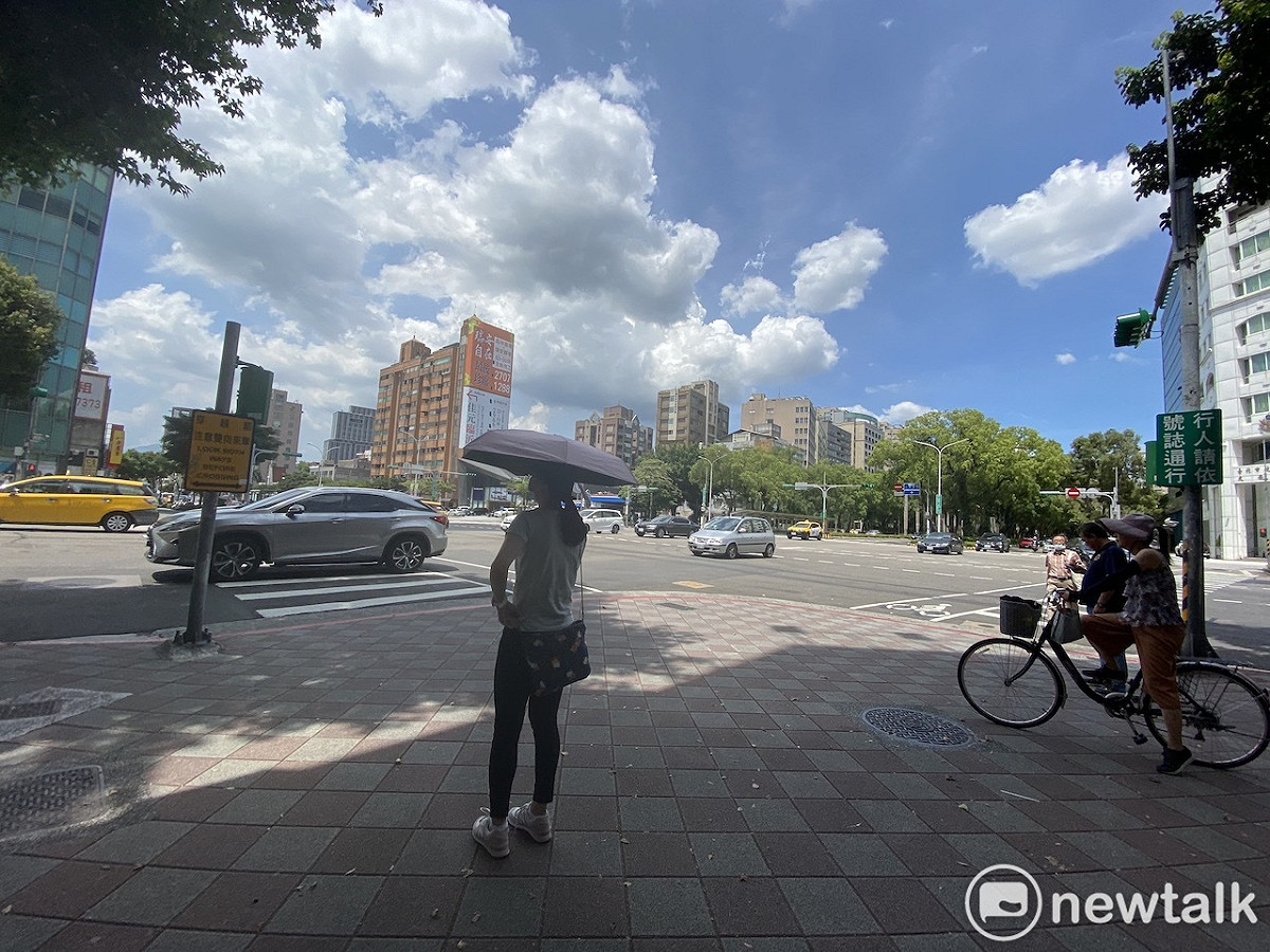 氣象局表示，明日南投縣、台南市、高雄市及屏東縣可能出現36度以上高溫(資料照)。 圖：閻芝霖／攝