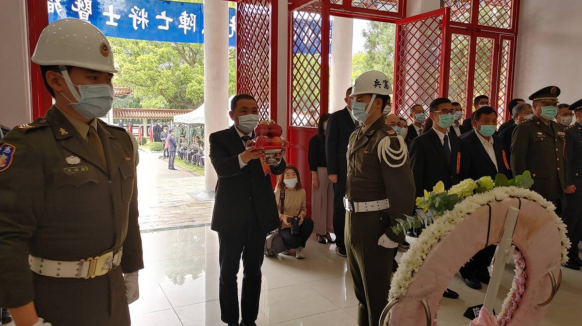 新北市政府上午在淡水忠烈祠舉行春祭典禮，由市長侯友宜擔任主祭官。 圖：新北市民政局提供
