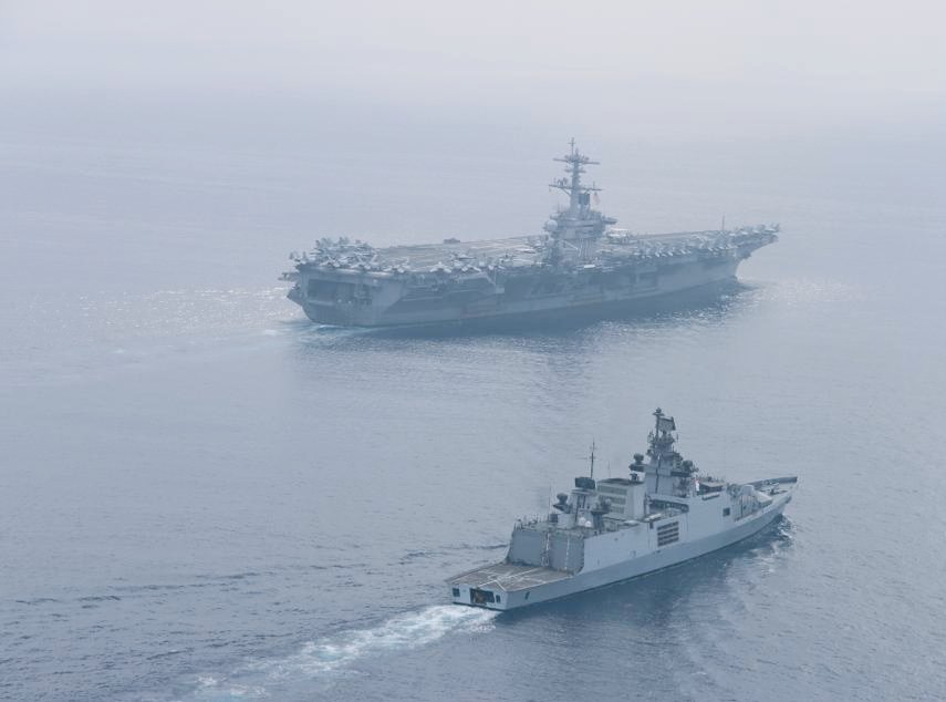 美國與印度在東印度洋進行聯合軍演。 圖：翻攝自印度海軍推特