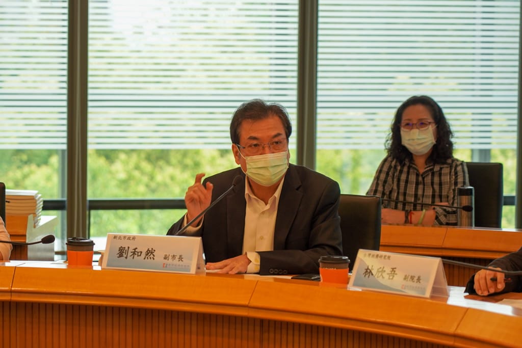 新北市副市長劉和然表示市府將大力推動智慧產業並結合六大產業區域發展引擎，實現 2030年新北新願景。 圖：新北市經發局提供