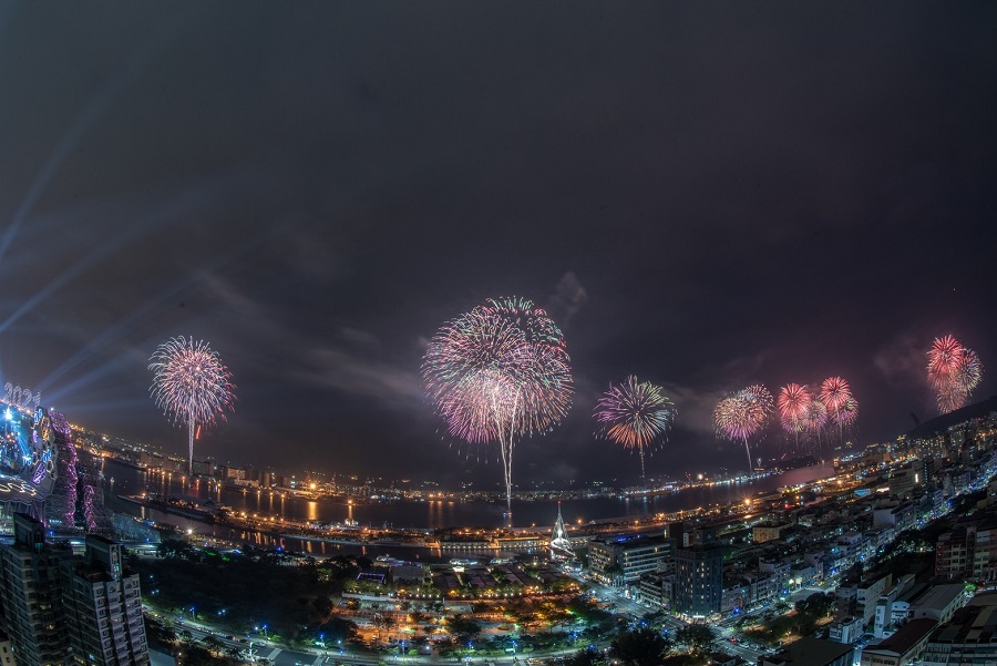 今年國慶將在高雄港灣施放煙火。 圖：高雄市政府提供