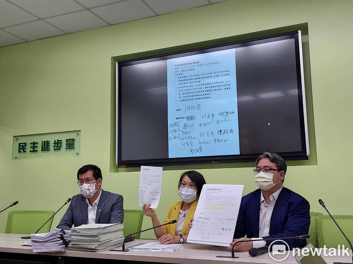 民進黨團上午召開記者會，呼籲國民黨團盡速回來朝野協商。 圖：陳佩君/攝