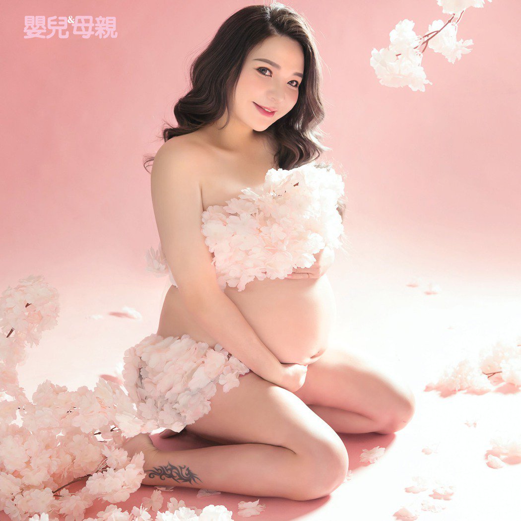 小甜甜非常期待寶寶的誕生，渾身散發母愛光輝。 圖：嬰兒與母親／提供